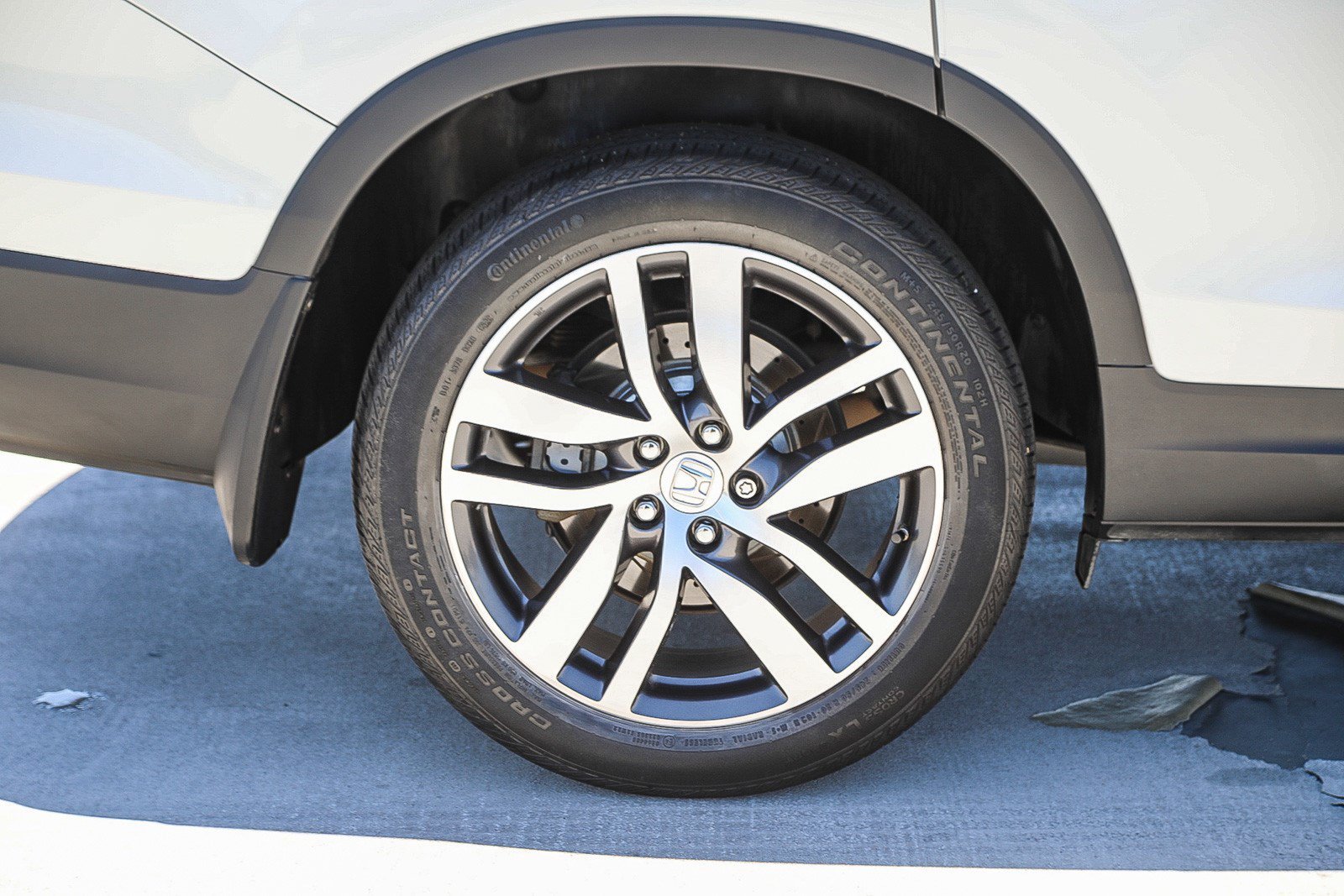 Used 2017 White Diamond Pearl Honda Touring image 10
