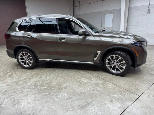 Used 2026 Green BMW xDrive40i image 6
