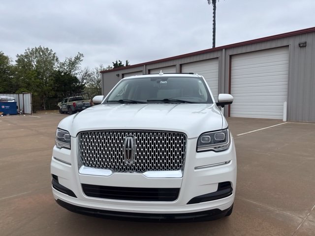 Used 2022 White Metallic Lincoln Reserve image 14