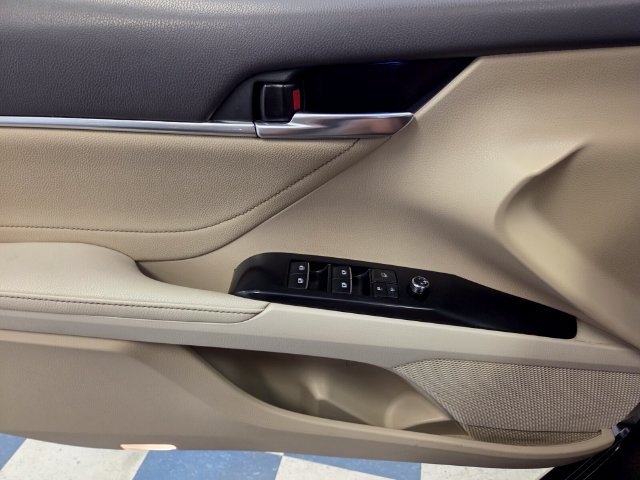 Used 2018 Brown Toyota XLE image 27