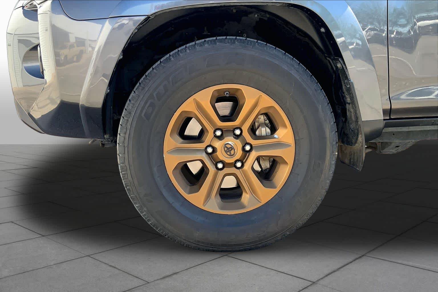 Used 2019 Magnetic Gray Metallic Toyota SR5 Premium image 9