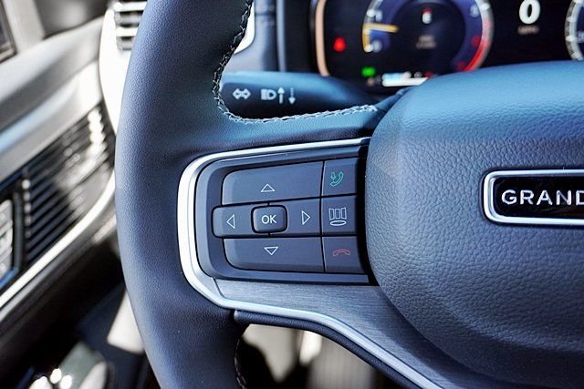 New 2026 Bright White Clear-Coat Exterior Paint Jeep Limited Altitude image 40