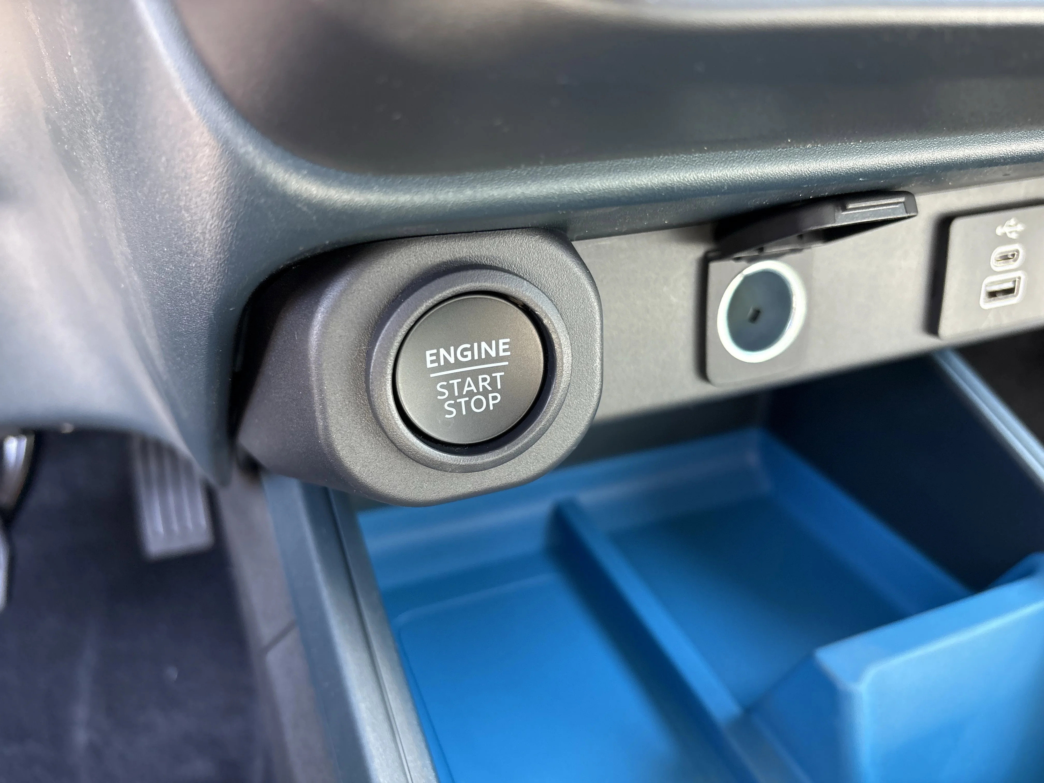 New 2026 Carbonized Gray Metallic Ford XLT image 21