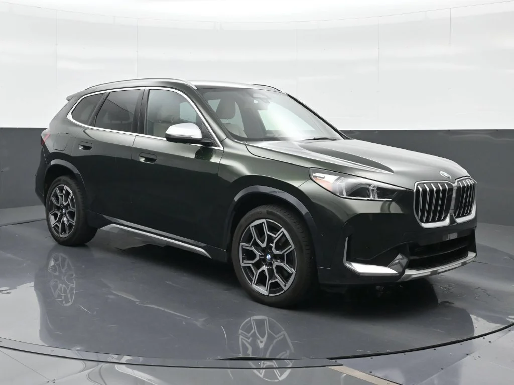 Used 2024 Green BMW xDrive28i image 4
