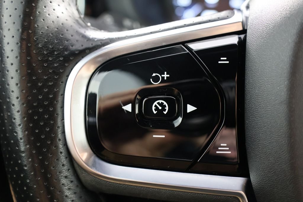 Used 2019 Black Volvo T5 Inscription image 11