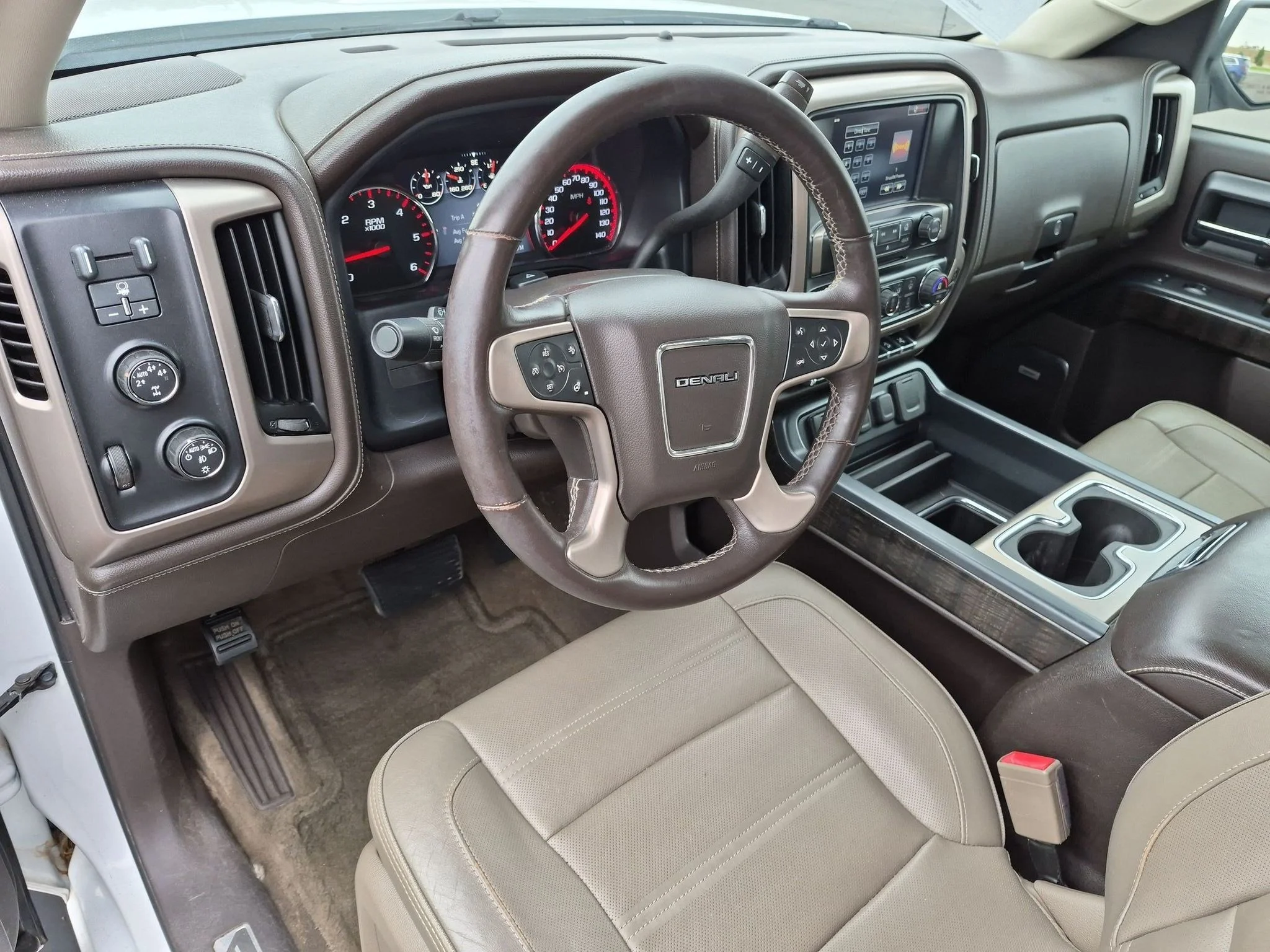 Used 2016 White Frost Tricoat GMC Denali image 10