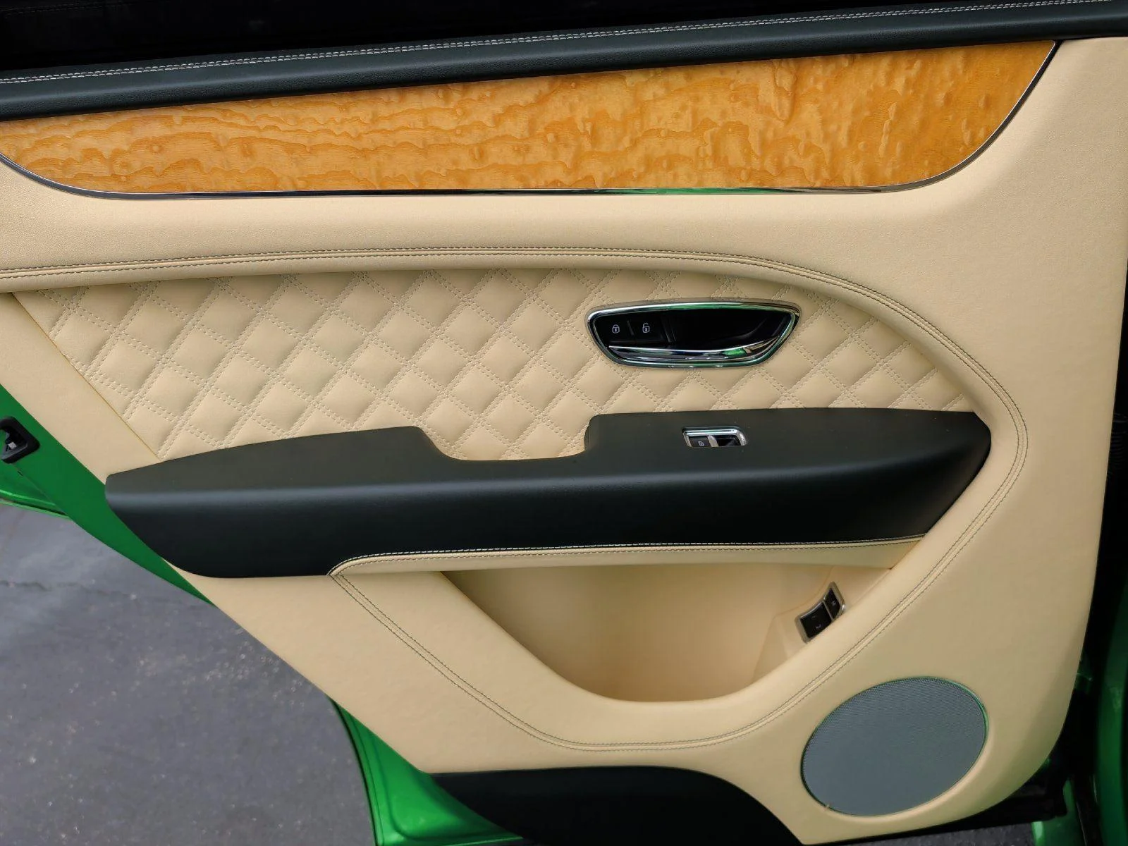 Used 2021 Apple Green Bentley Speed image 39