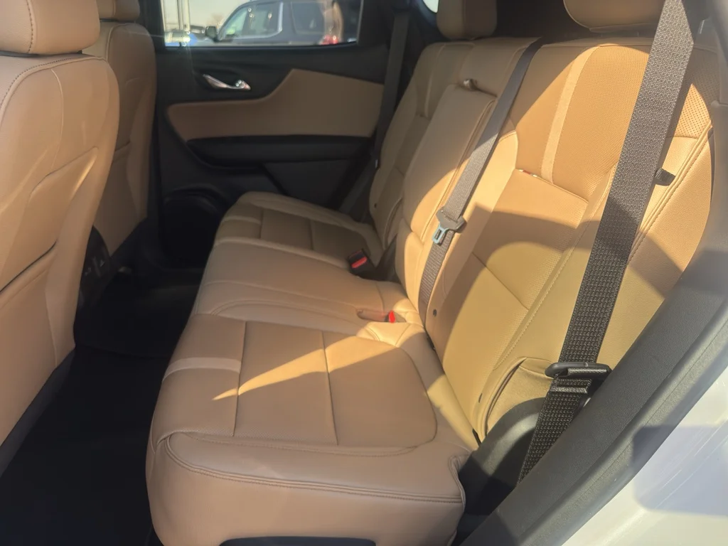 Used 2025 Iridescent Pearl Tricoat Chevrolet Premier image 13