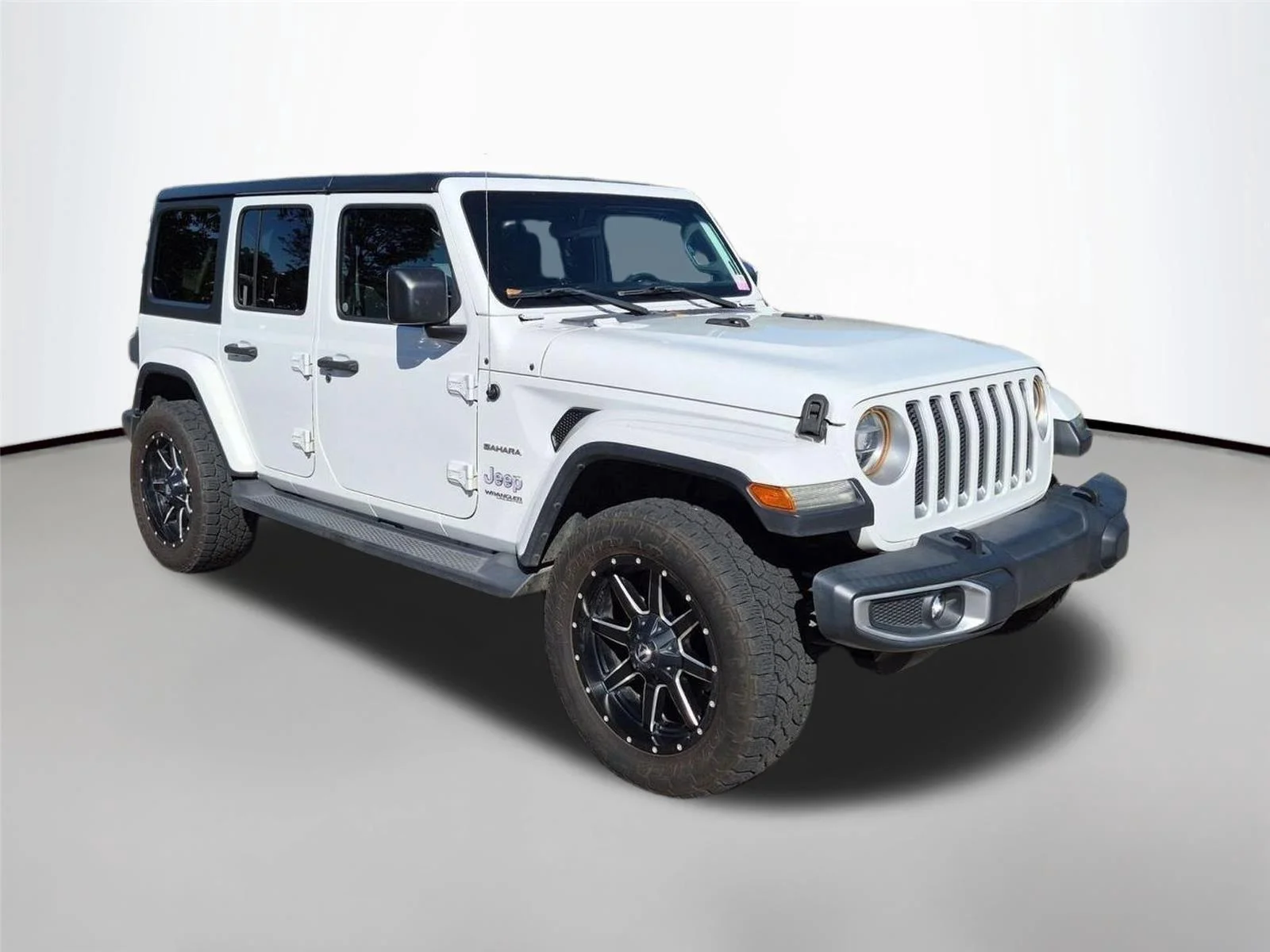 Used 2018 Bright White Clearcoat Jeep Sahara image 8