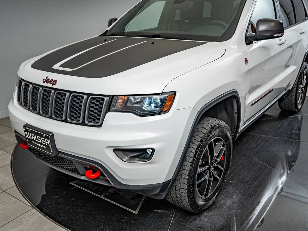 Used 2019 Bright White Clearcoat Jeep Trailhawk image 15