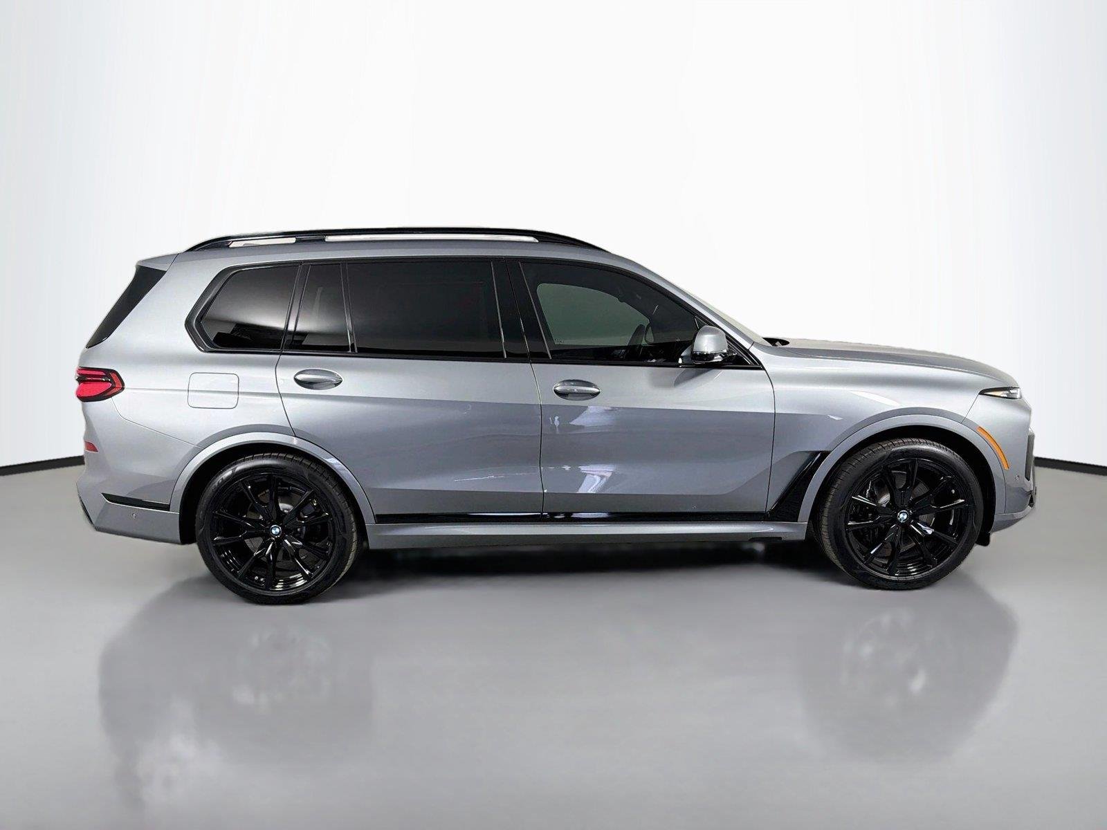 New 2027 Skyscraper Grey Metallic BMW xDrive40i image 4