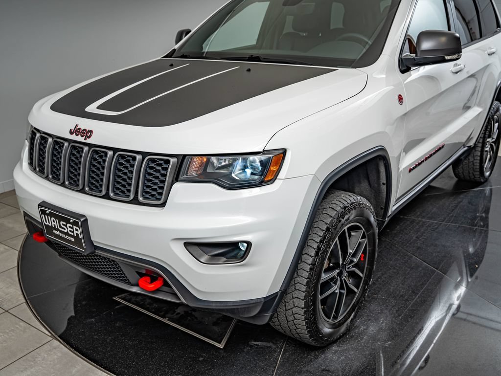 Used 2019 Bright White Clearcoat Jeep Trailhawk image 15