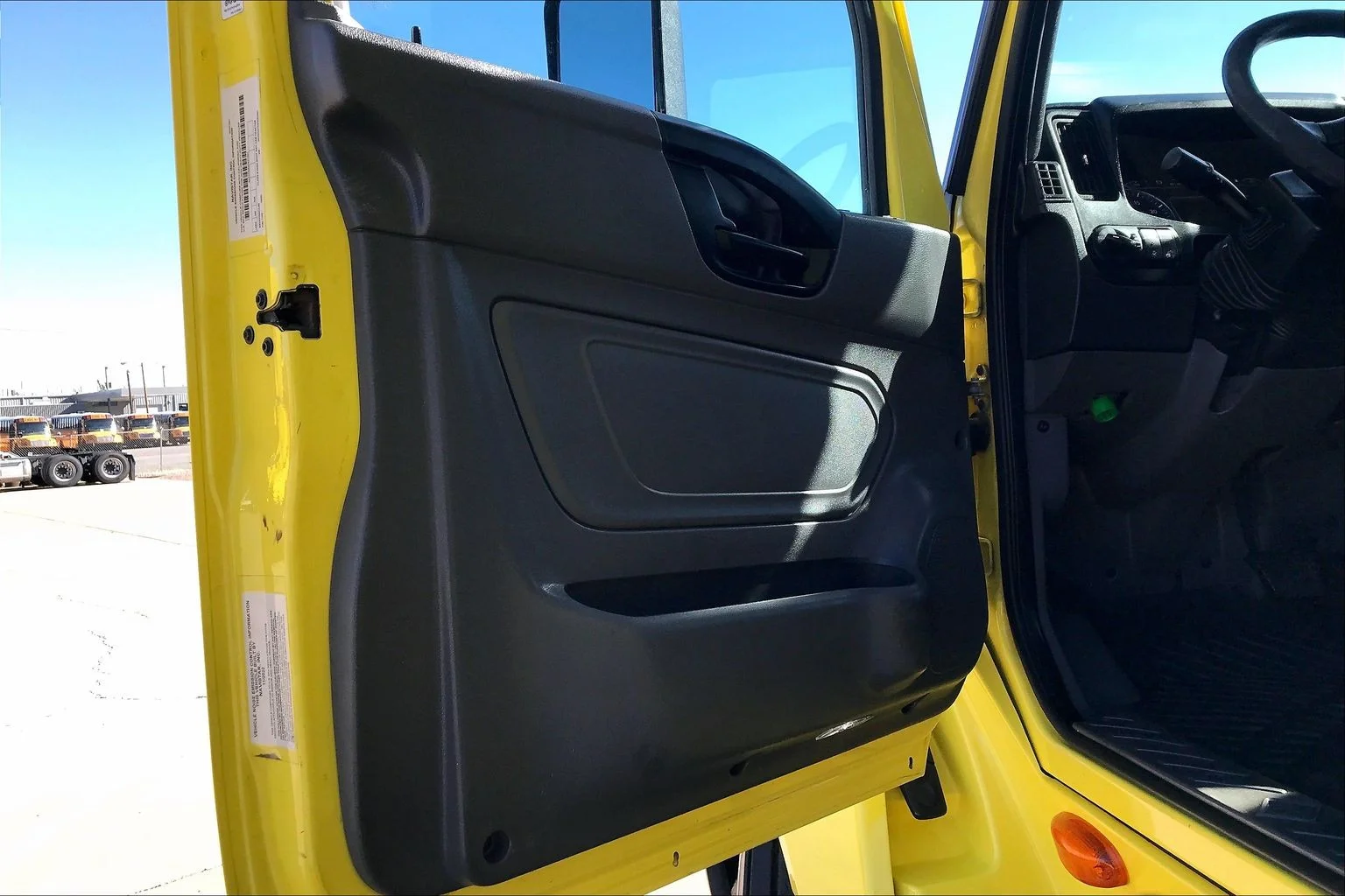 Used 2023 Yellow International  image 26