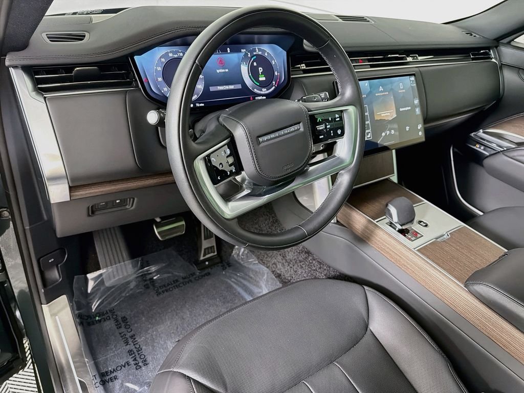 Used 2025 Belgravia Green Metallic Land Rover SE image 9