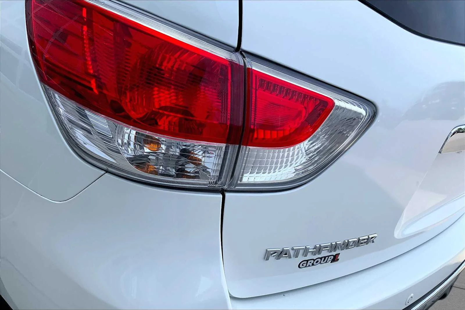 Used 2016 Pearl White Nissan SL image 27