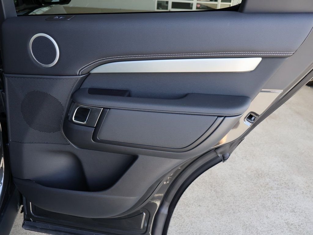 2025 Land Rover Discovery Dynamic SE - Photo 17