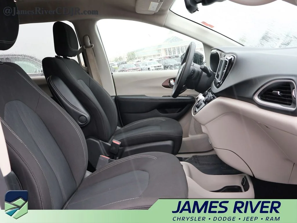 Used 2023 White Chrysler LX image 9