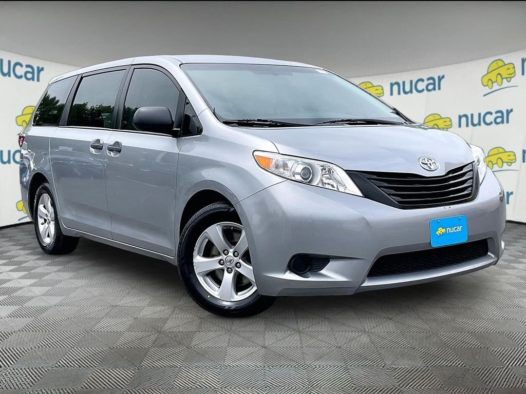 2017 Toyota Sienna L V6 7-Passenger's photo