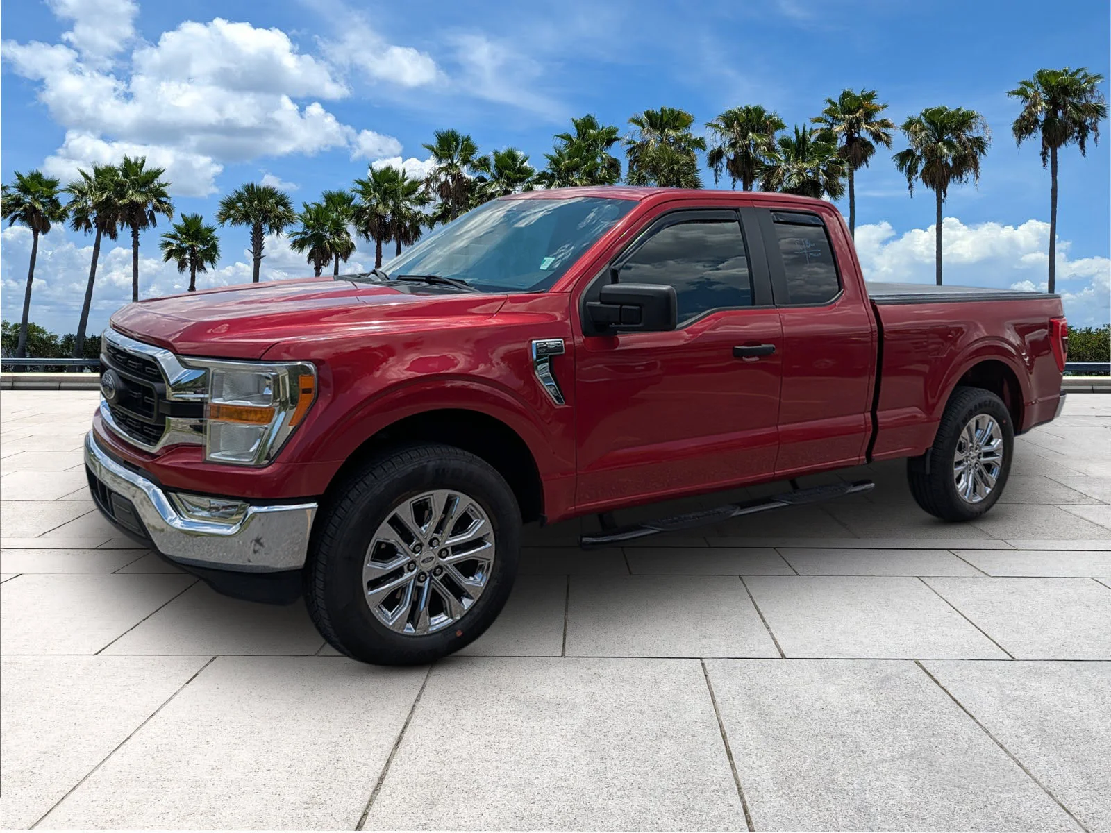Certified Used 2022 Rapid Red Metallic Tinted Clearcoat Ford XLT image 4