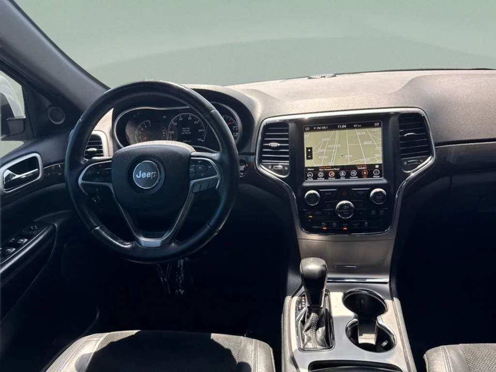 Used 2018 Bright White Clearcoat Jeep Laredo E image 23