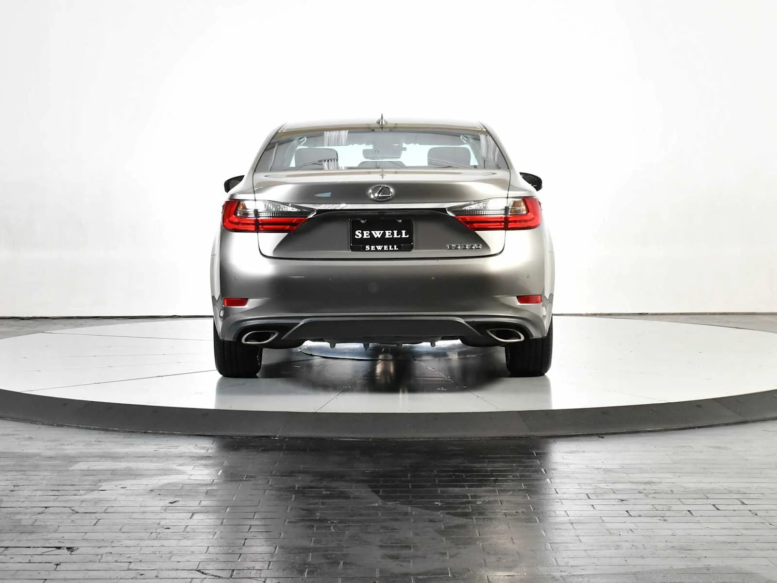 Used 2017 Atomic Silver Lexus  image 5