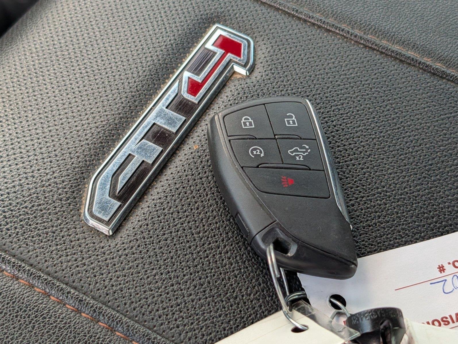 Used 2025 Summit White GMC AT4 image 23