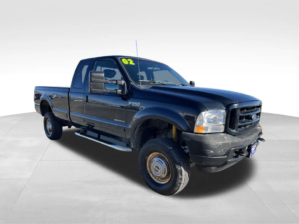 Used 2002  Ford XL image 3