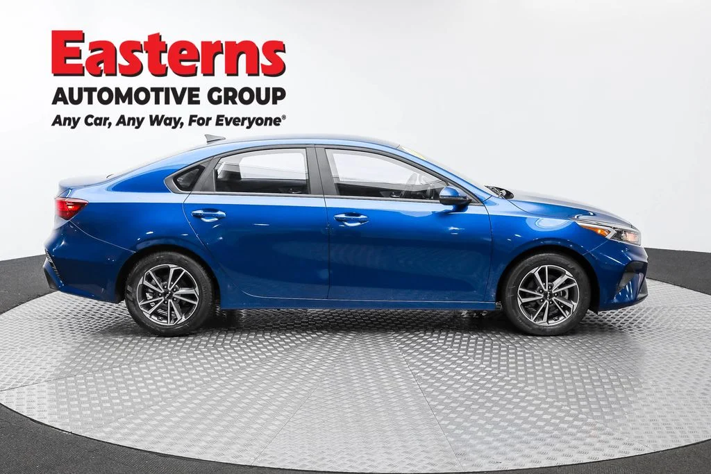 Used 2022 Blue Kia LXS image 4
