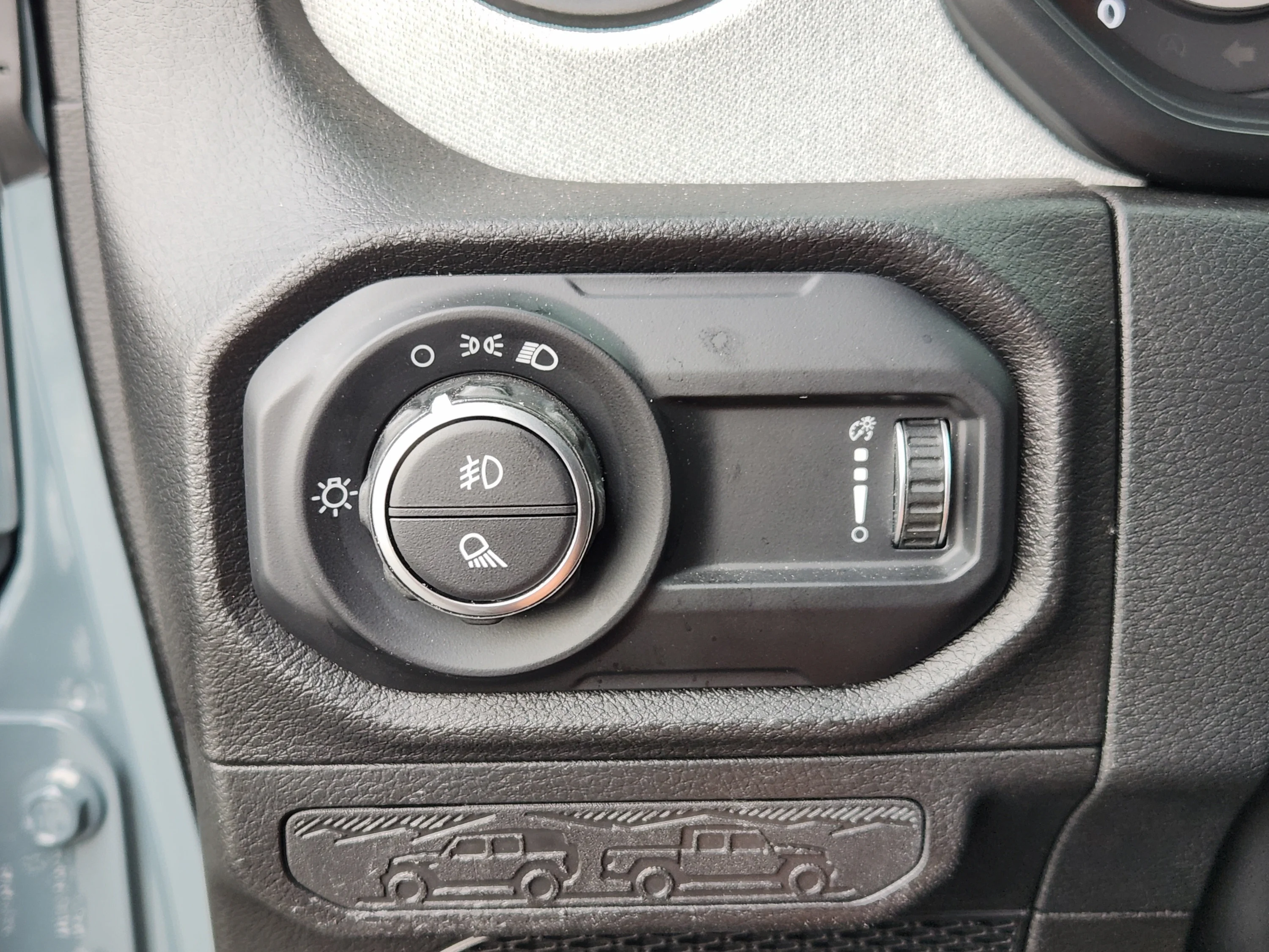 Used 2024 Anvil Clear Coat Jeep Sport image 31