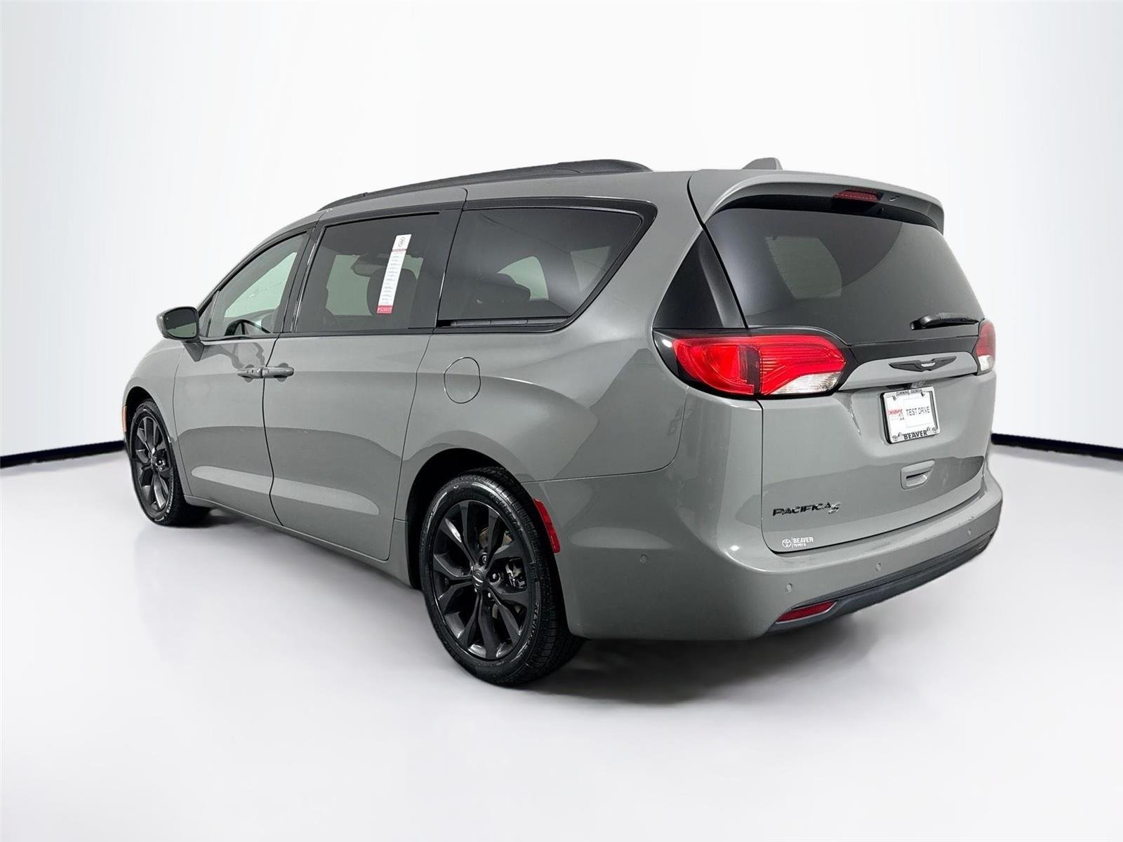 Used 2020 Ceramic Gray Clearcoat Chrysler Touring L Plus image 13