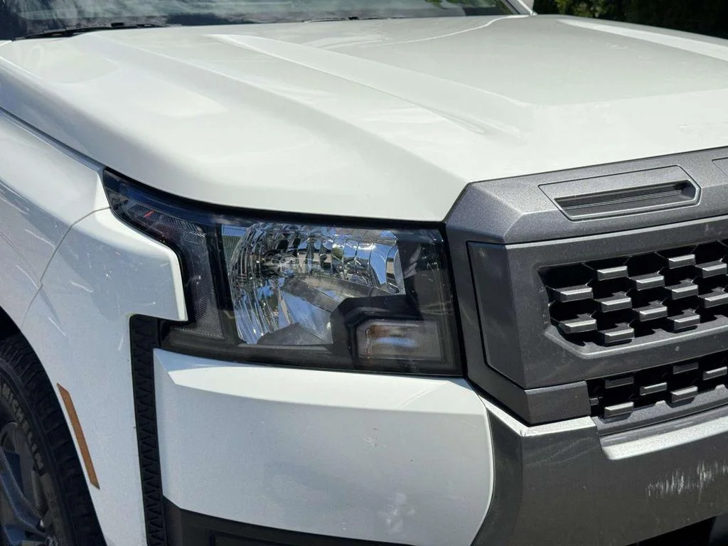 Used 2025 Glacier White Nissan Crew Cab SV 4x2 image 7