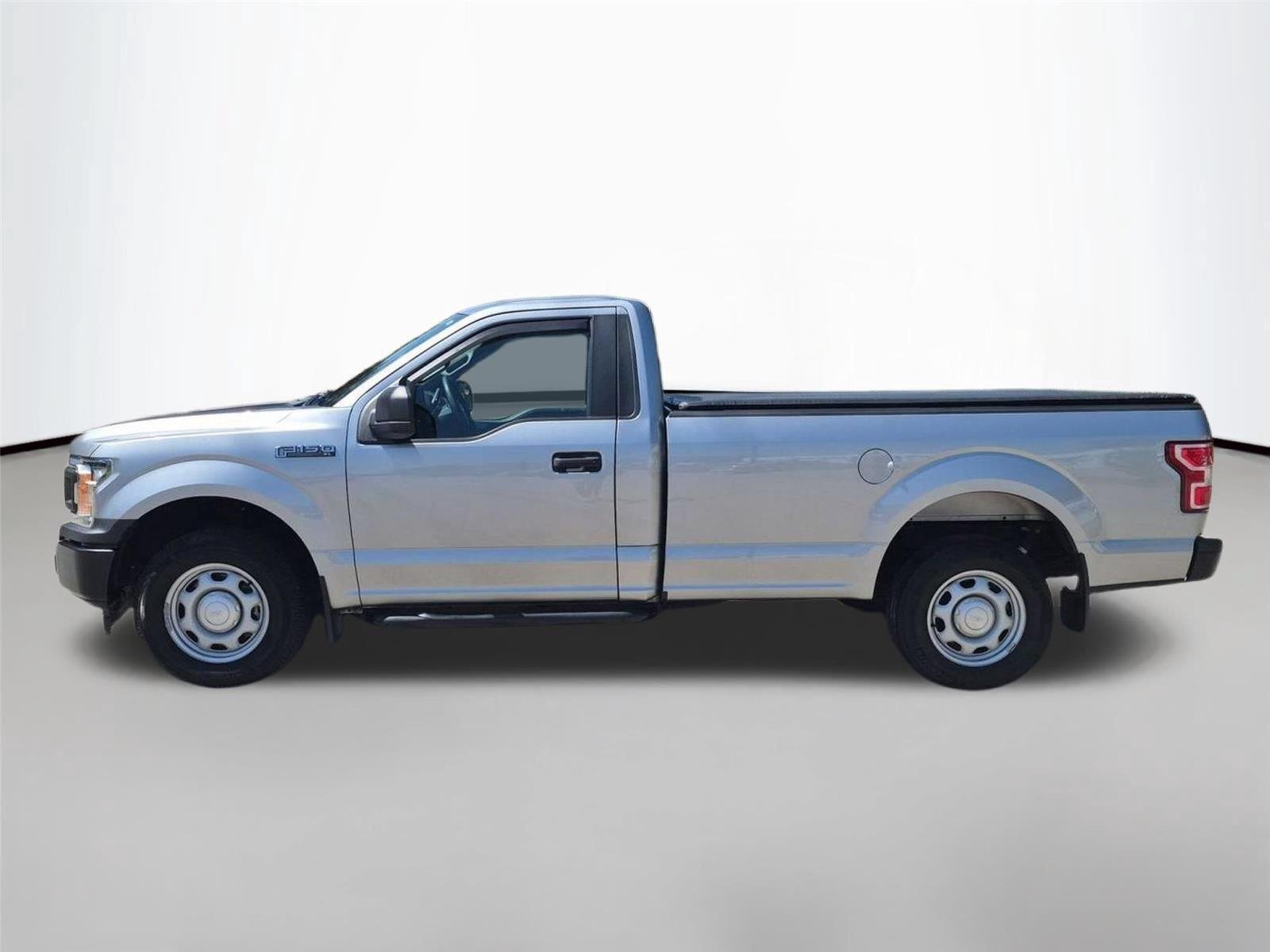 Used 2020  Ford XL image 2