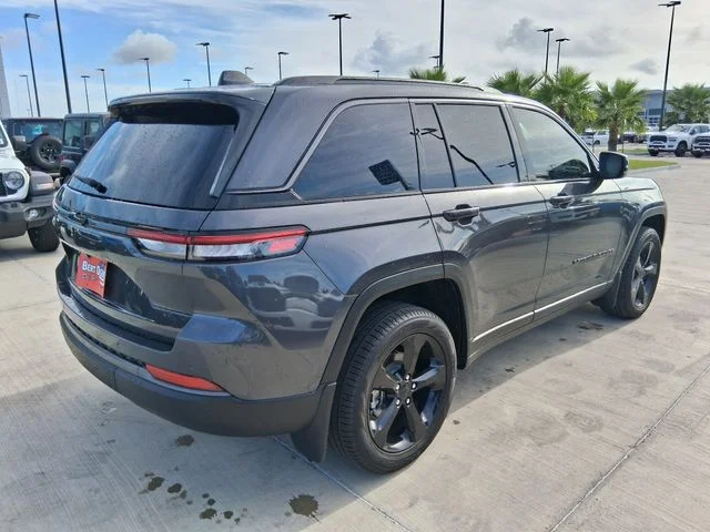 New 2026 Baltic Gray Metallic Clear-Coat Exterior Paint Jeep Limited image 7