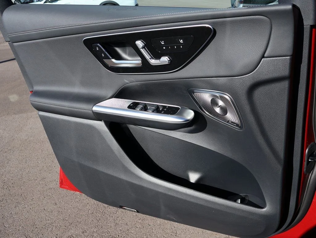 Used 2026 MANUFAKTUR Patagonia Red Metallic Mercedes-Benz GLC 300 image 38