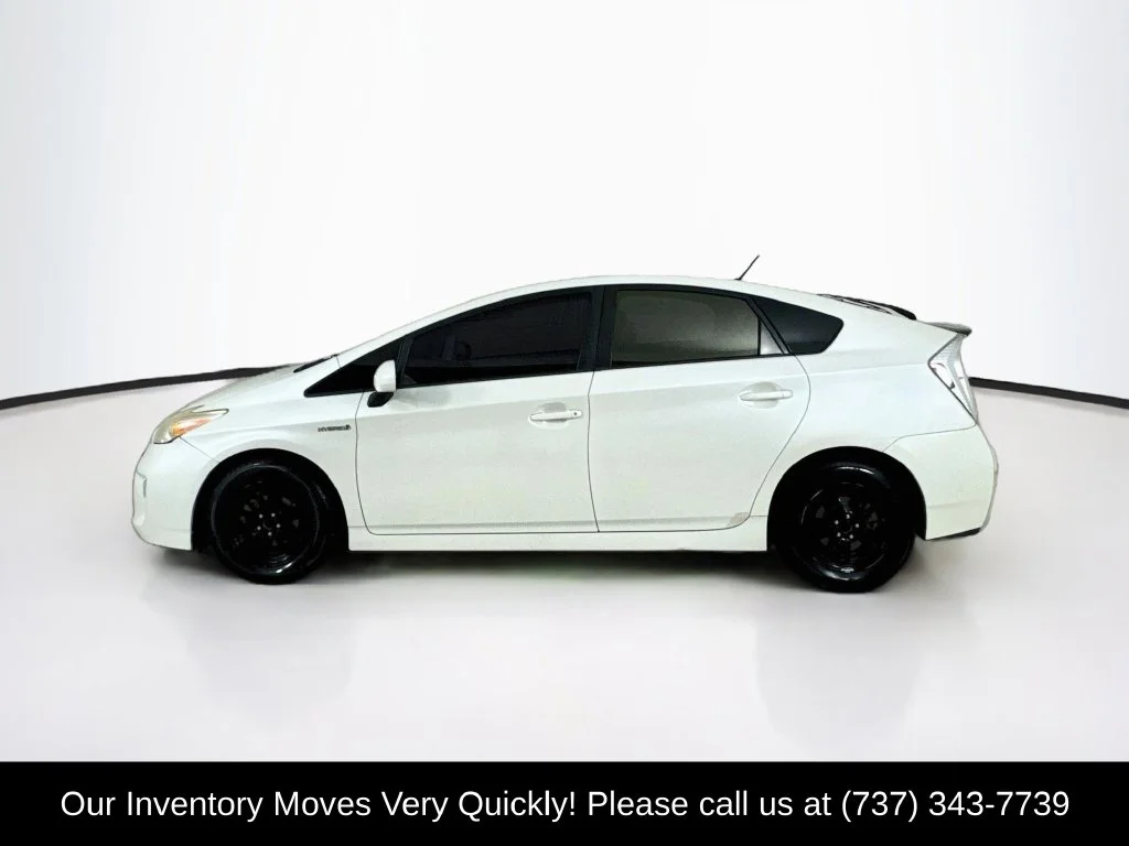 Used 2015 Blizzard Pearl Toyota Two image 4