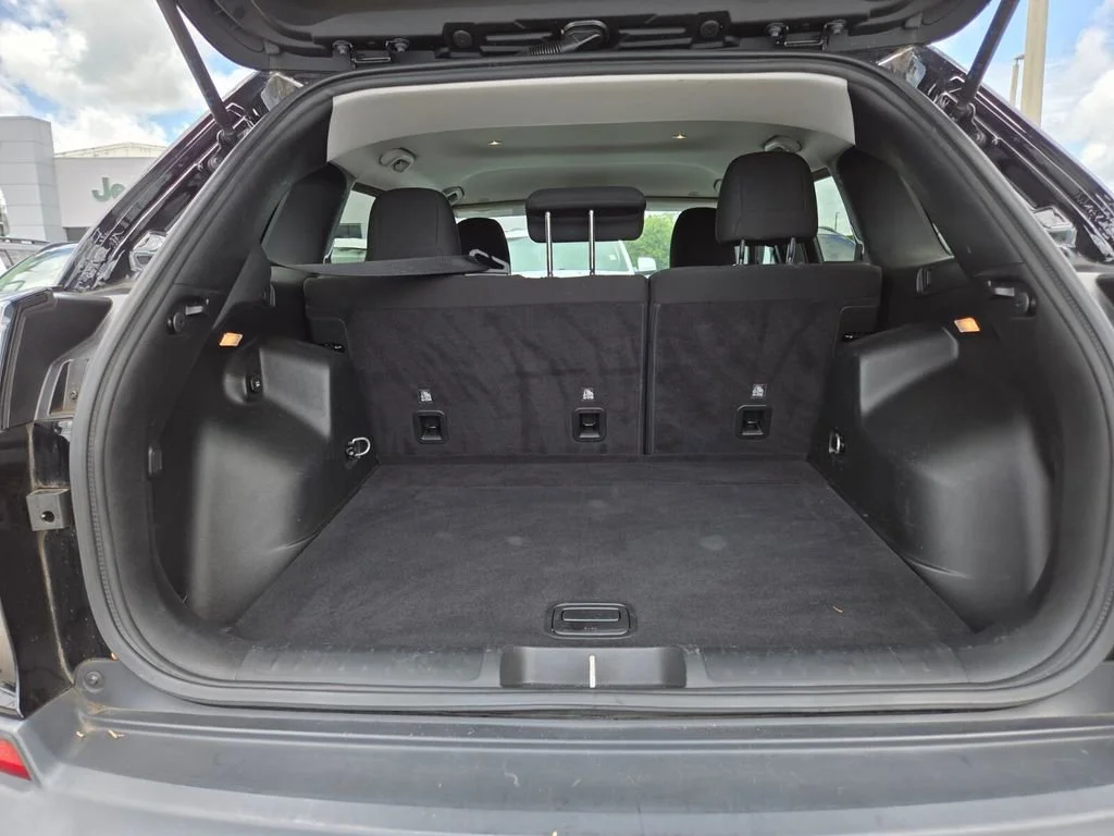 Certified Used 2019 Diamond Black Crystal Pearlcoat Jeep Latitude image 19