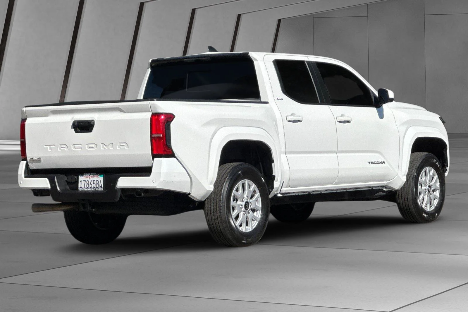 2024 Toyota Tacoma SR5 - Photo 4