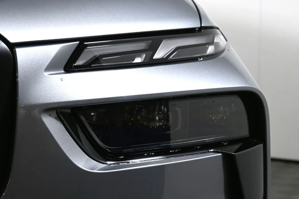 Used 2027 Gray BMW M60i image 11