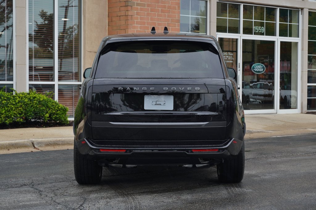 New 2026 Santorini Black Land Rover SE image 5