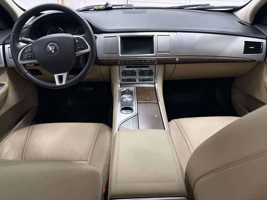 Used 2015  Jaguar 2.0T Premium image 24