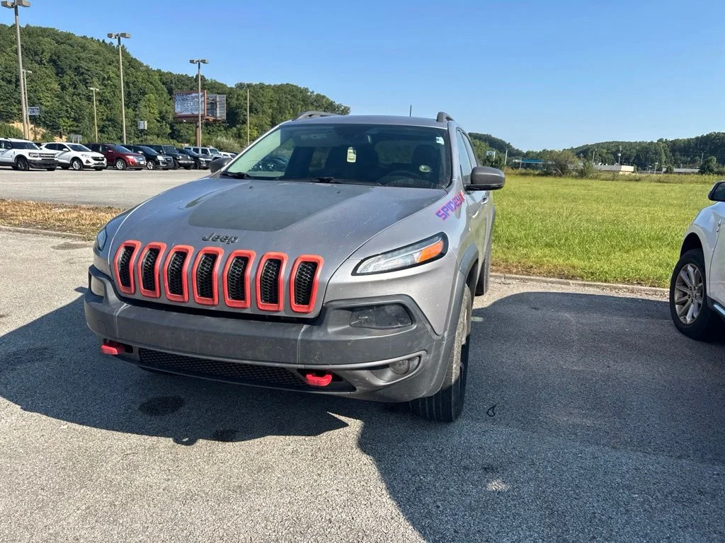 Used 2018 Billet Silver Metallic Jeep Trailhawk image 4