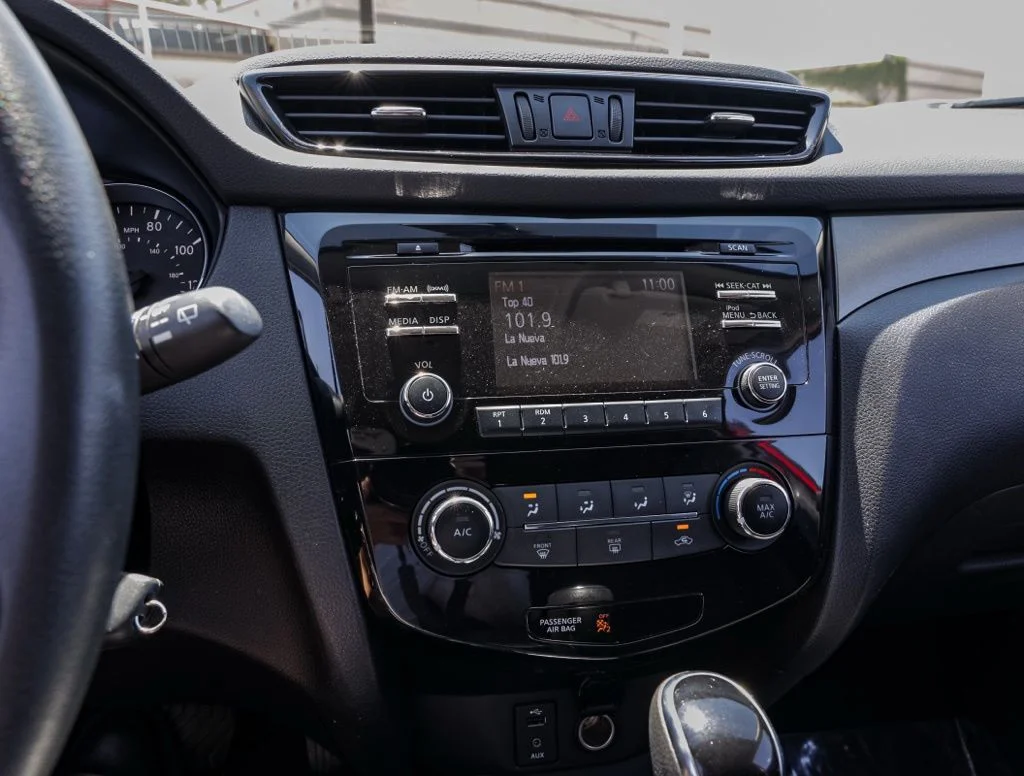 Used 2018 Red Nissan S image 25