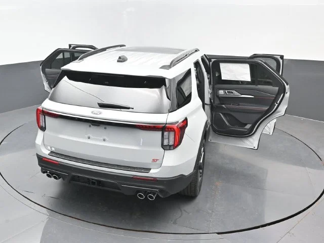 New 2027 Avalanche Gray Ford ST image 27