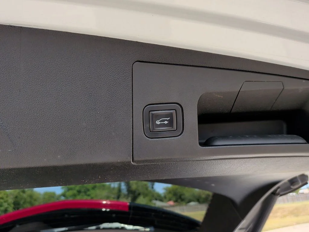 Used 2019 White Cadillac Base image 40