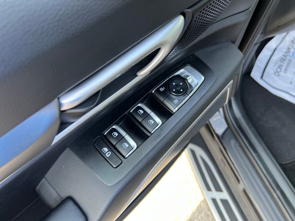 Used 2022 Black Kia S image 11