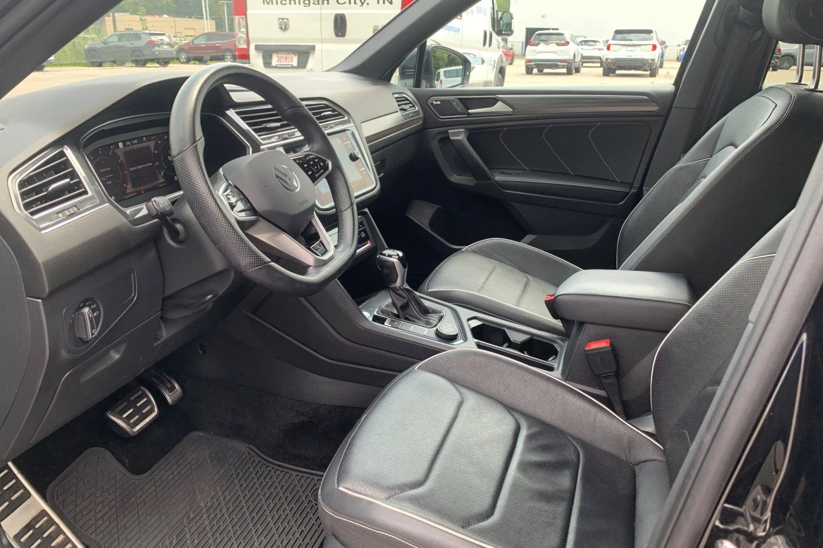 Used 2023 Black Volkswagen 2.0T SEL R-Line image 5