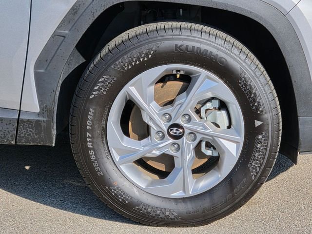 Used 2024 Silver Hyundai SE image 9
