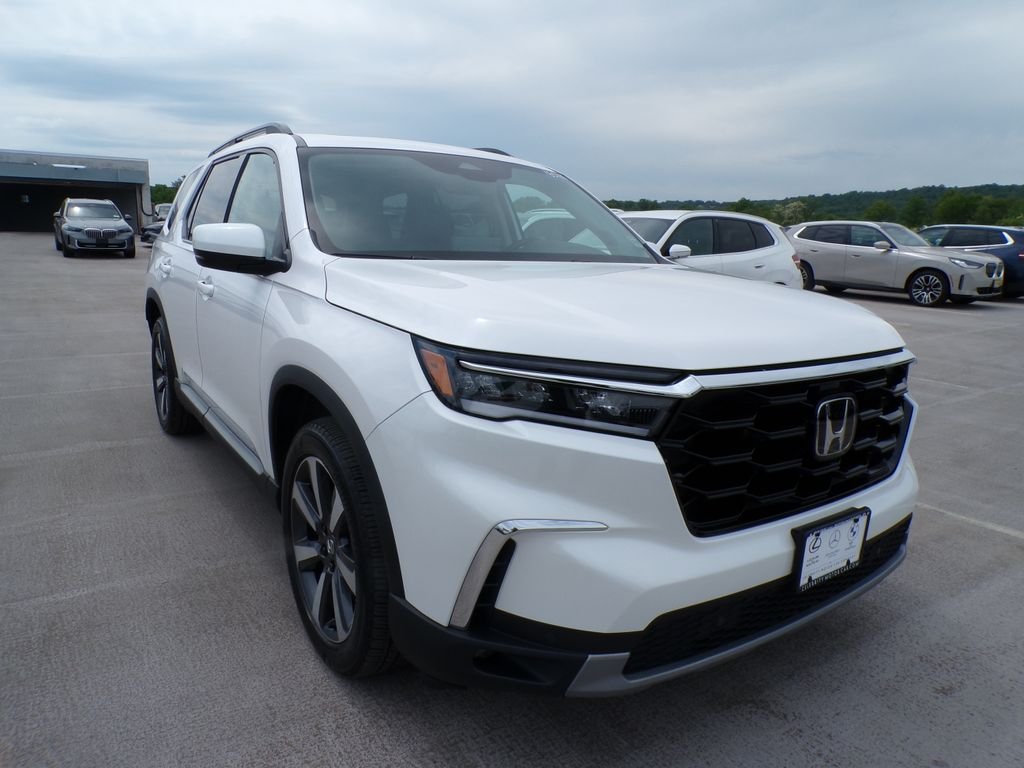 2025 Honda Pilot Touring AWD's photo