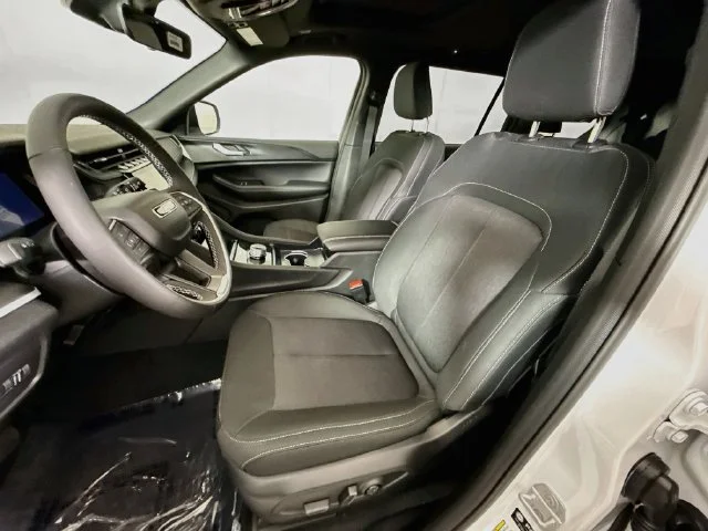 New 2027 White/off-white Jeep Laredo X image 20