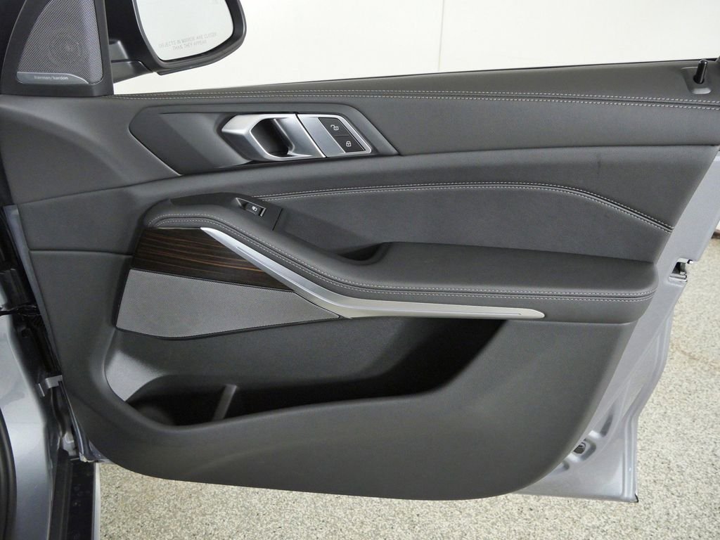 Used 2026 Skyscraper Grey Metallic BMW xDrive40i image 20